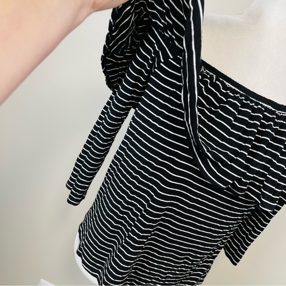 AMERICAN EAGLE Black White Striped Off Shoulder Ruffled 3/4 Sleeve Top - MEDIUM - Picture 3 of 9